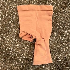 SKIMS The Solution Short #2 (right leg exposed)